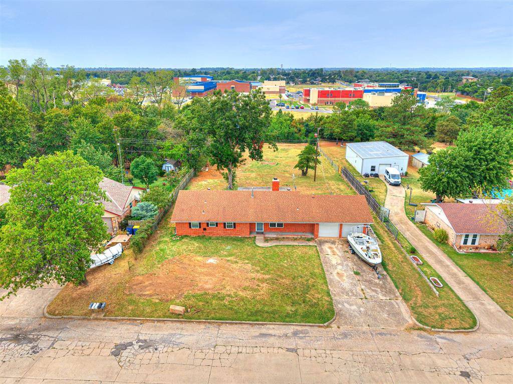 907 Oak Park DR, Choctaw, OK 73020