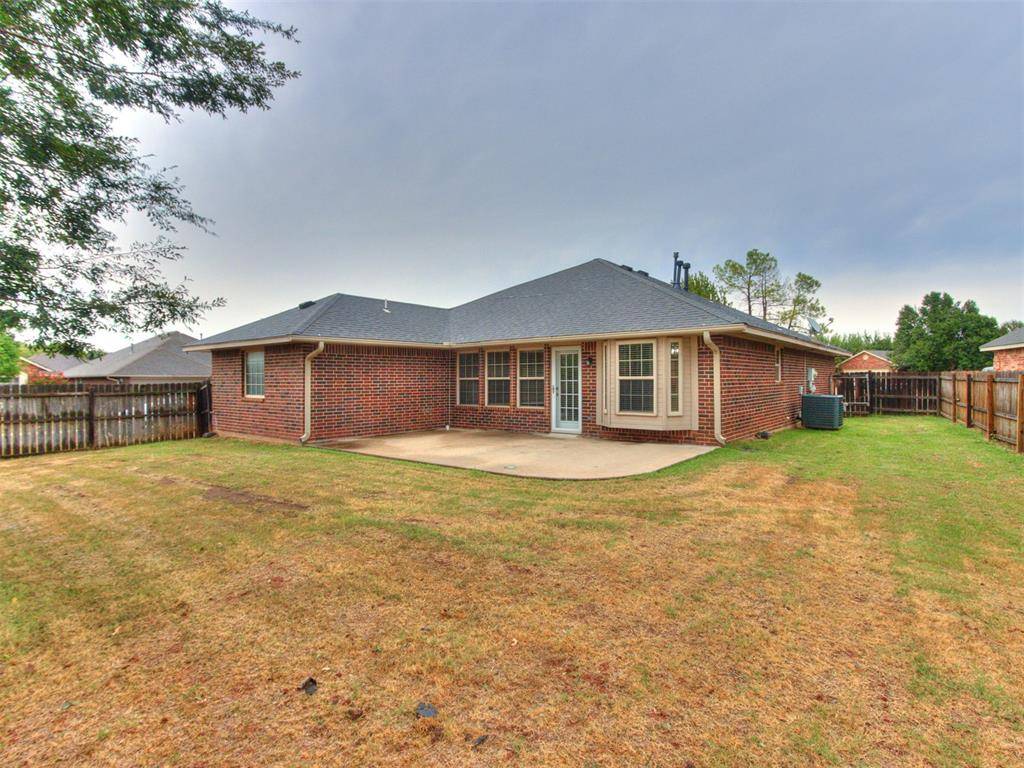 21925 Homesteaders RD, Edmond, OK 73012