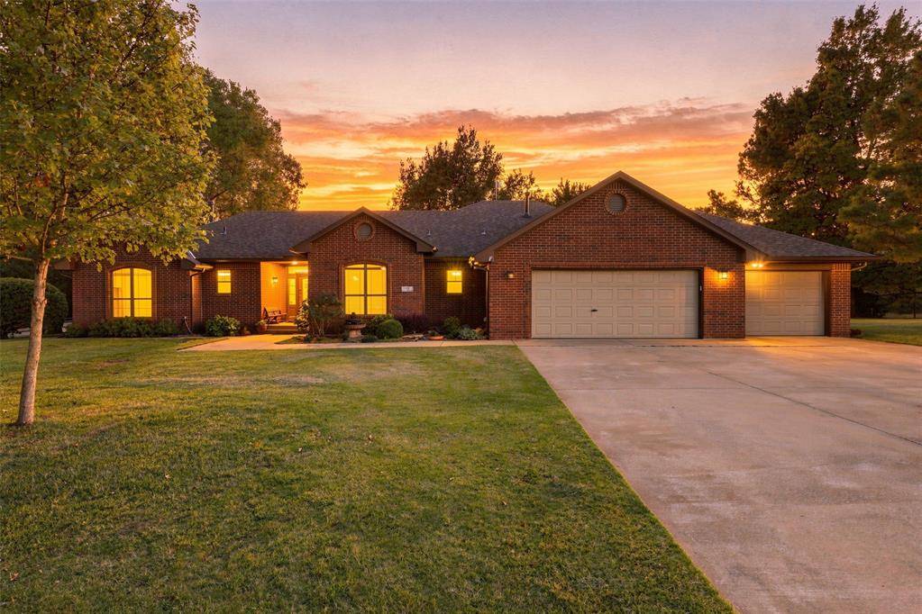 801 Cameron DR, Yukon, OK 73099