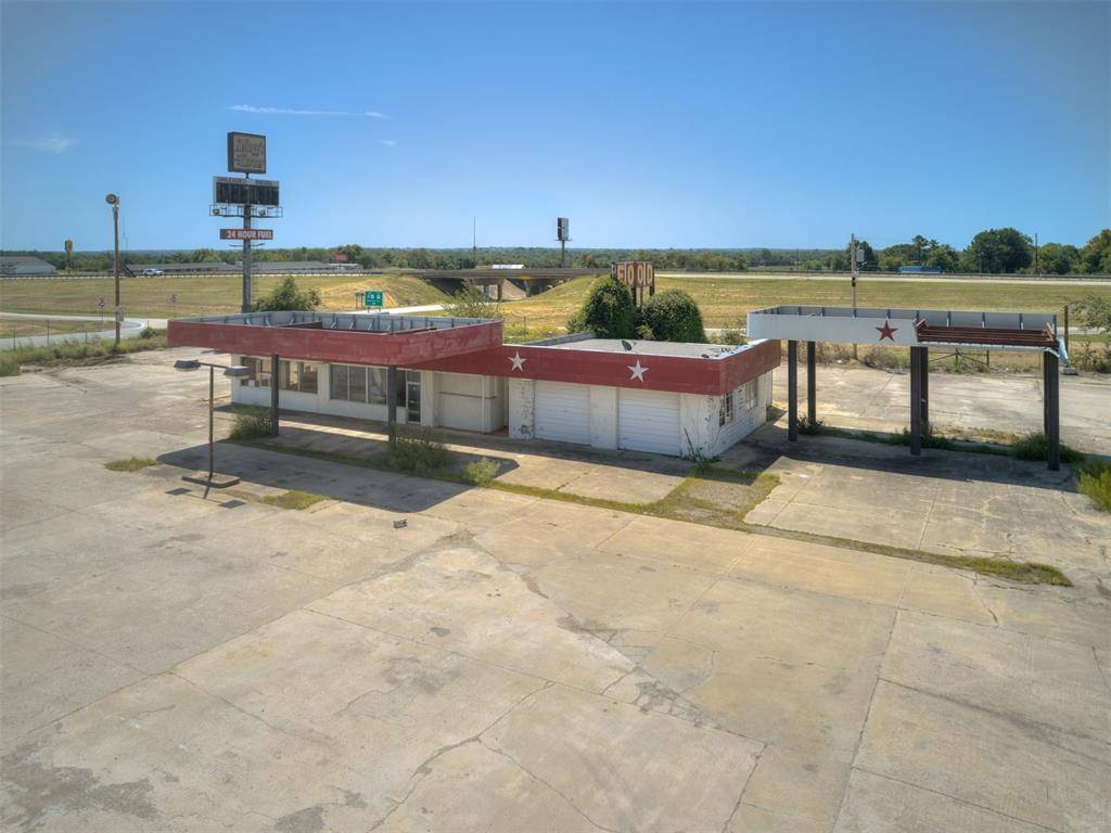 9952 Hornbeam RD, Henryetta, OK 74437