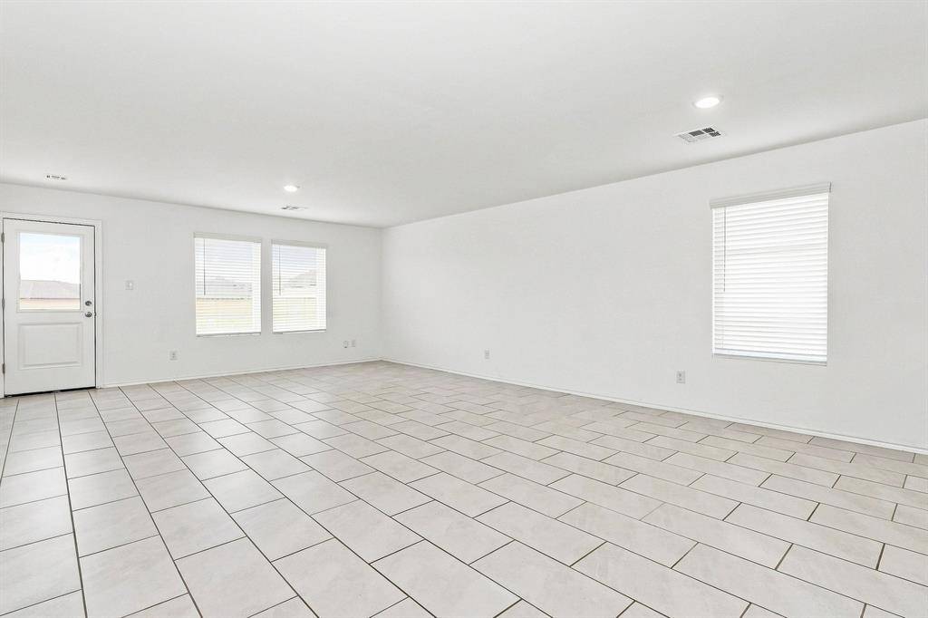 10912 SW 22nd ST, Yukon, OK 73099