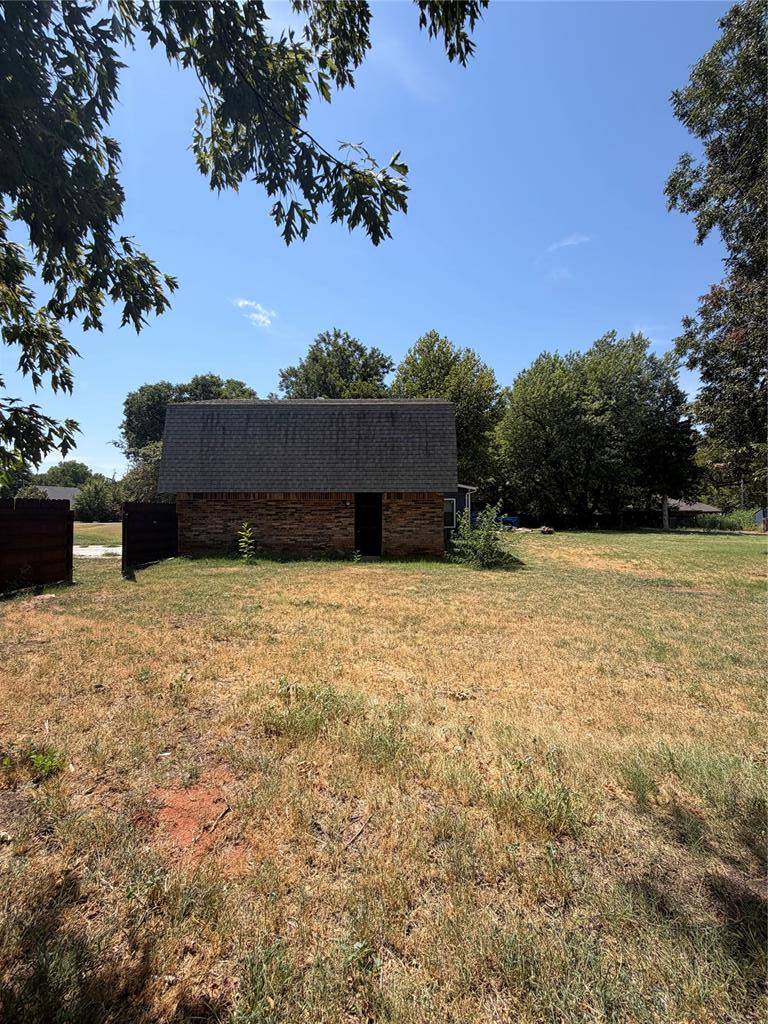 237 E Mohr LN, Mustang, OK 73064
