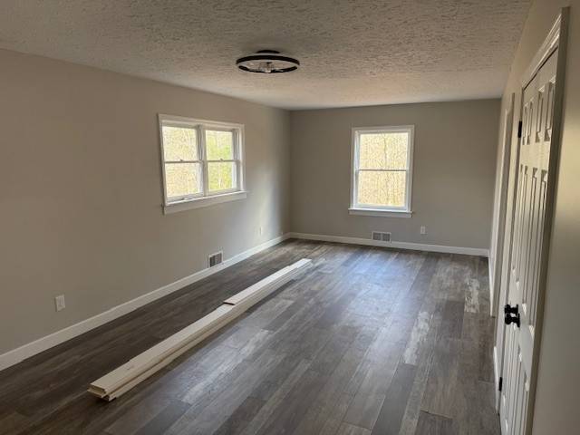 440 Deer Creek Rd, Linden, TN 37096