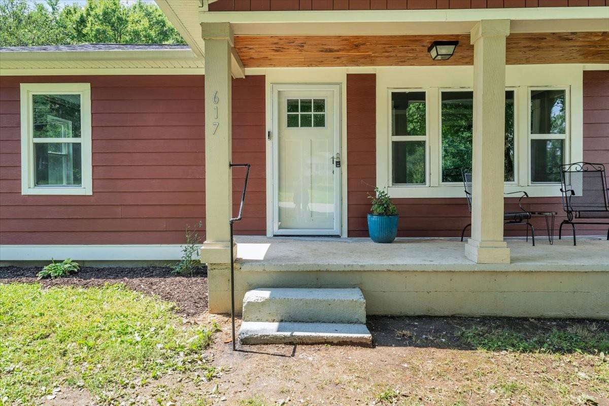 617 Fall River Rd, Lawrenceburg, TN 38464