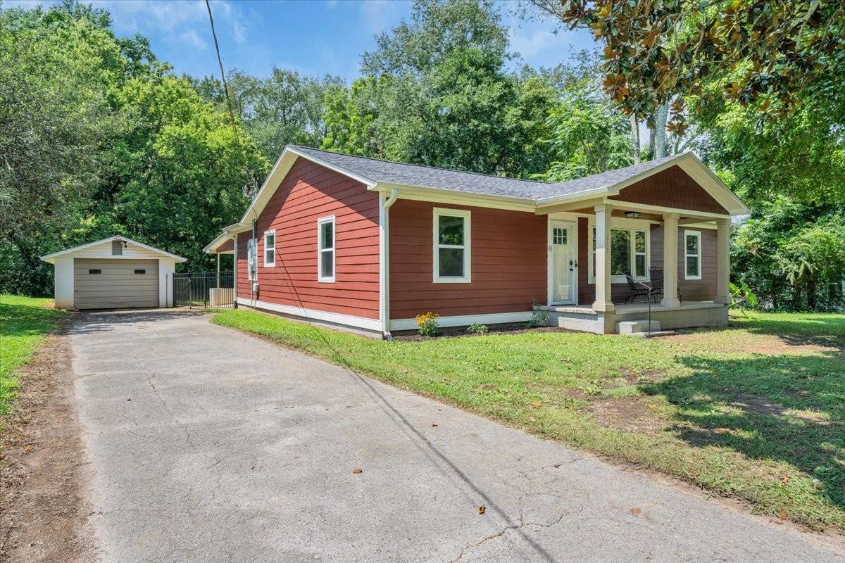617 Fall River Rd, Lawrenceburg, TN 38464