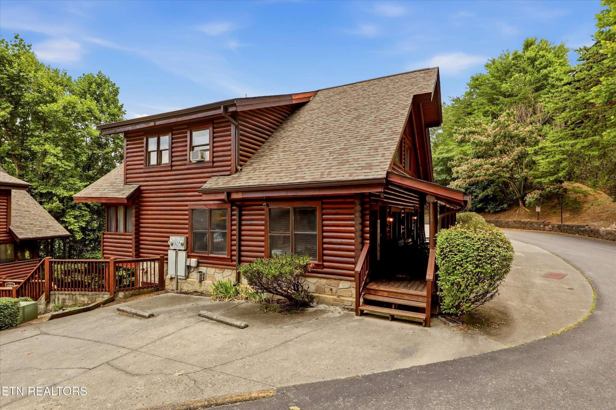 727 Golf View Blvd, Pigeon Forge, TN 37863