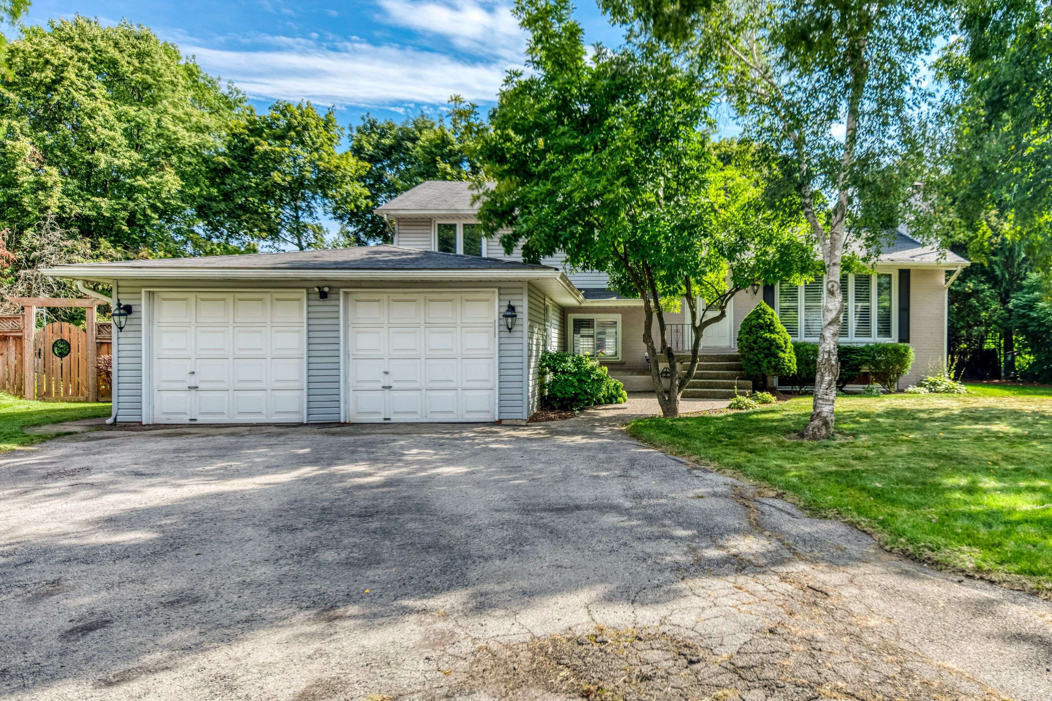 2096 Salvator BLVD, Oakville, ON L6L 1N1