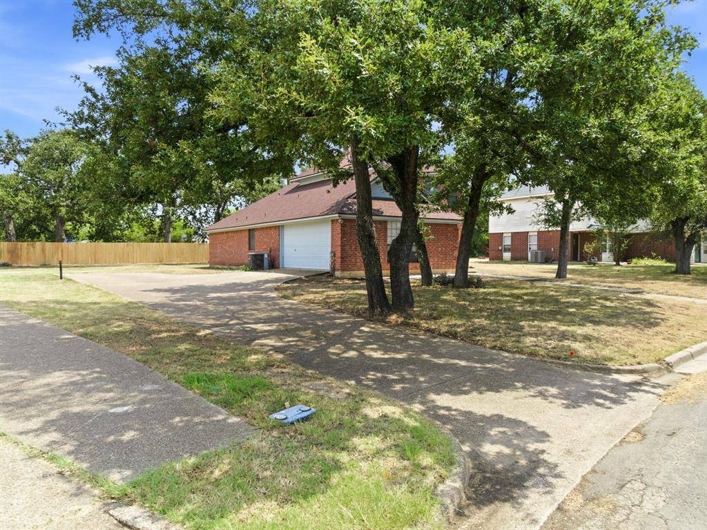 1111 Springhill Street, Bellmead, TX 76705