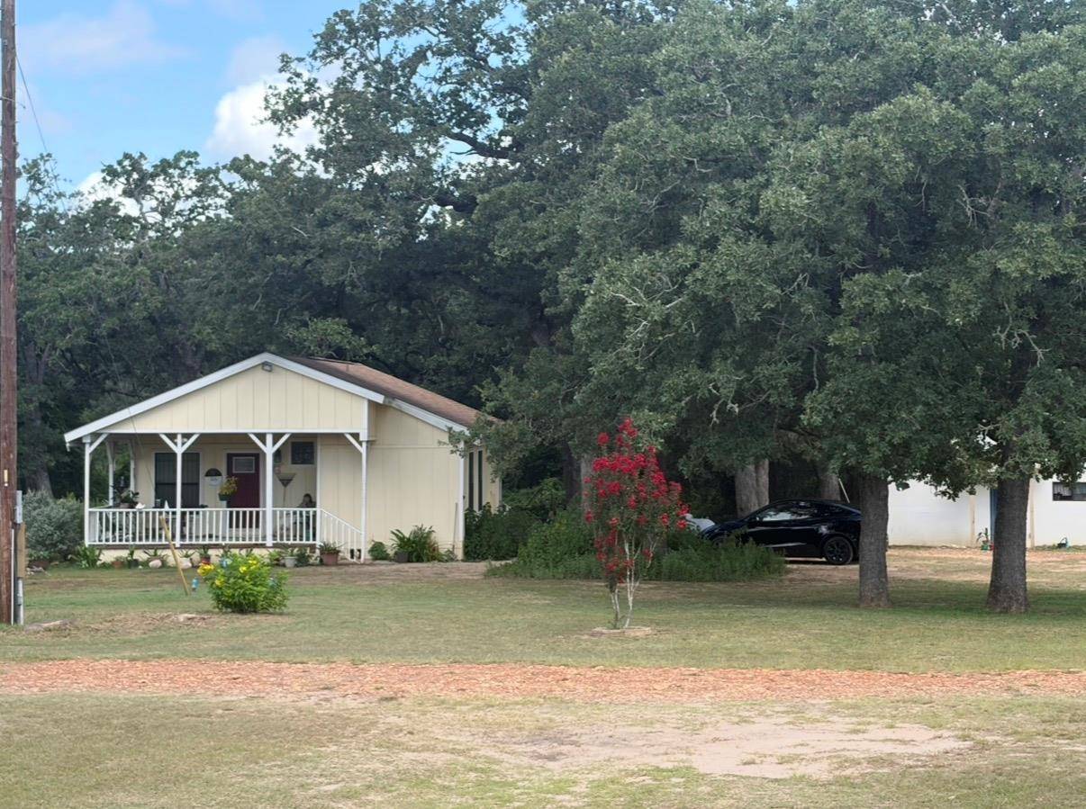 1226 County Road 316, Lexington, TX 78947