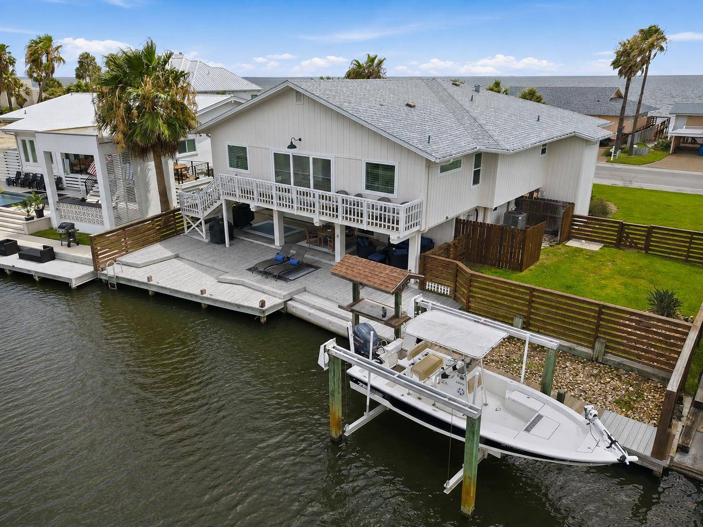 1881 Bay Shore DR, Rockport, TX 78382
