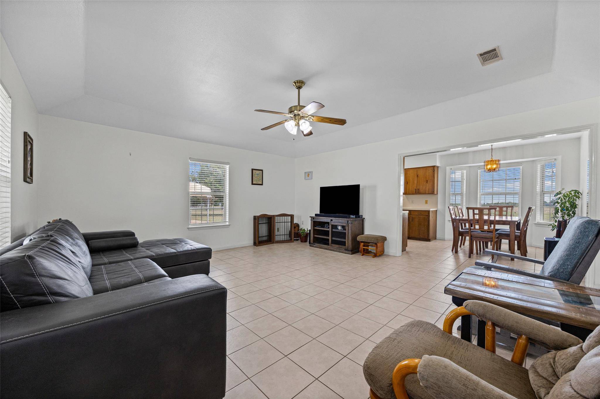 403 County View RD, Lockhart, TX 78644