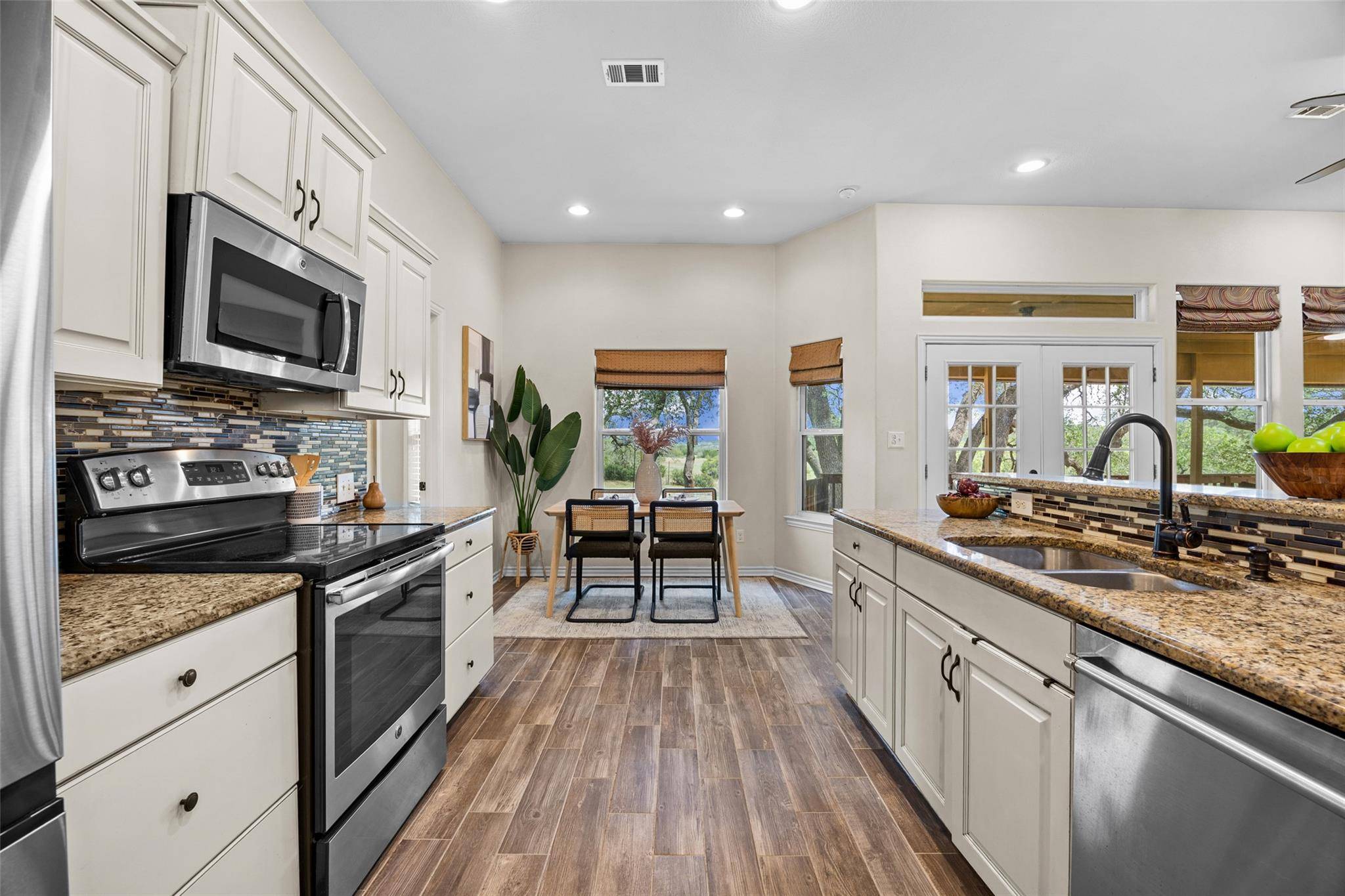 10409 Little Creek CIR, Dripping Springs, TX 78620