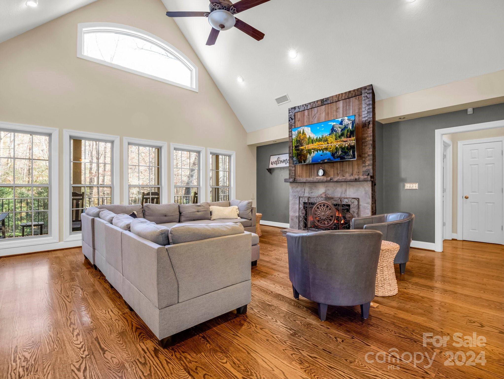 148 Courtland CT, Lake Lure, NC 28746