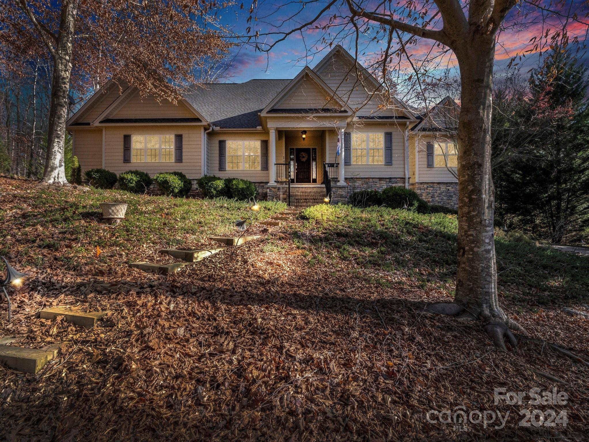 148 Courtland CT, Lake Lure, NC 28746