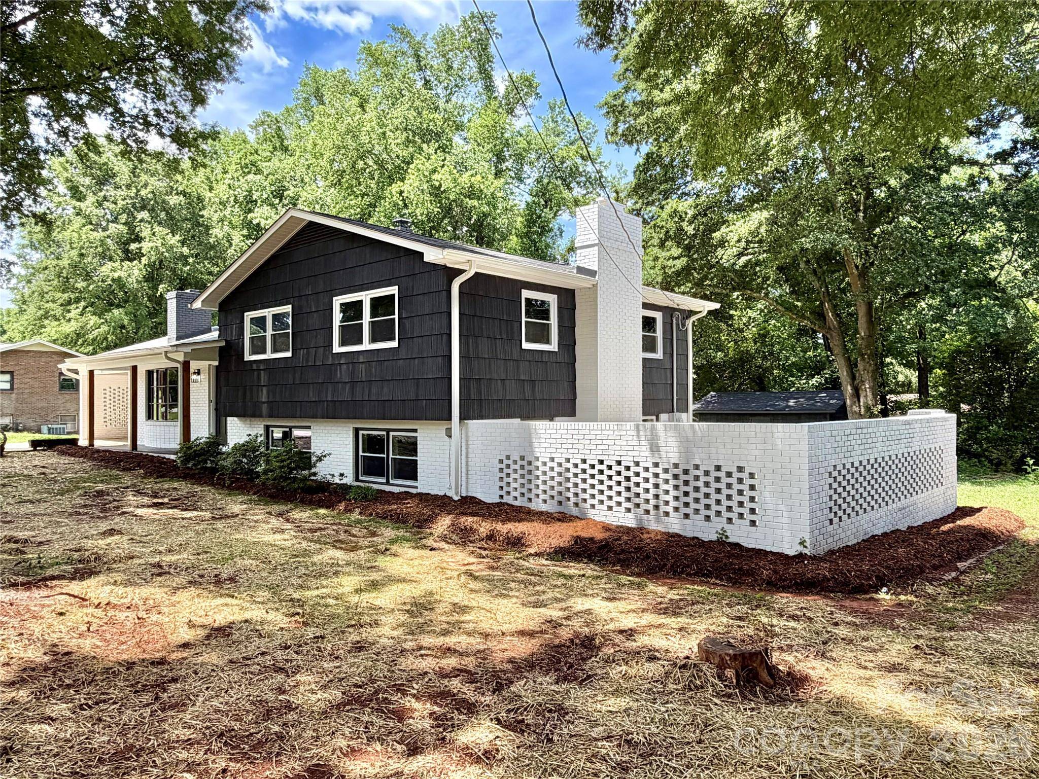 303 Deal AVE NE, Conover, NC 28613