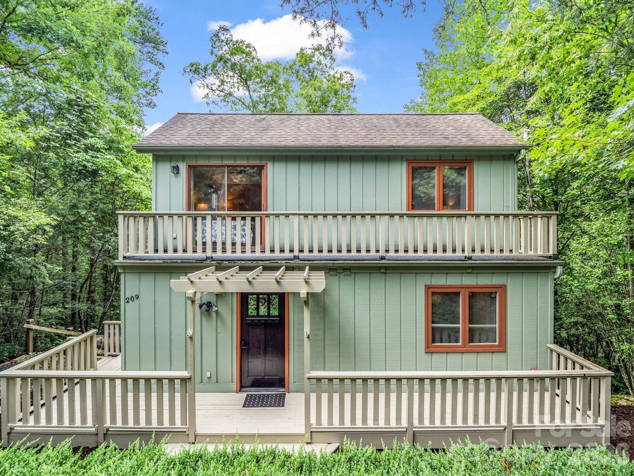 209 Dogwood DR, Lake Lure, NC 28746