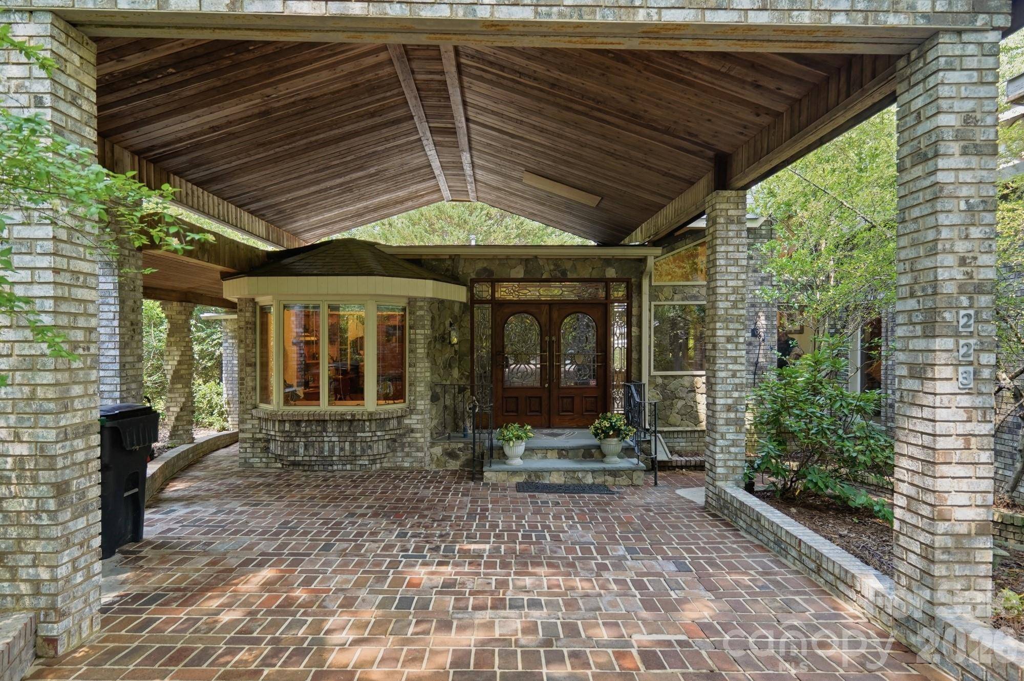 223 Millwood LN, Charlotte, NC 28270