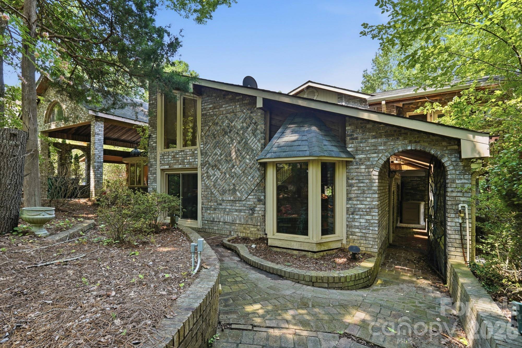 223 Millwood LN, Charlotte, NC 28270