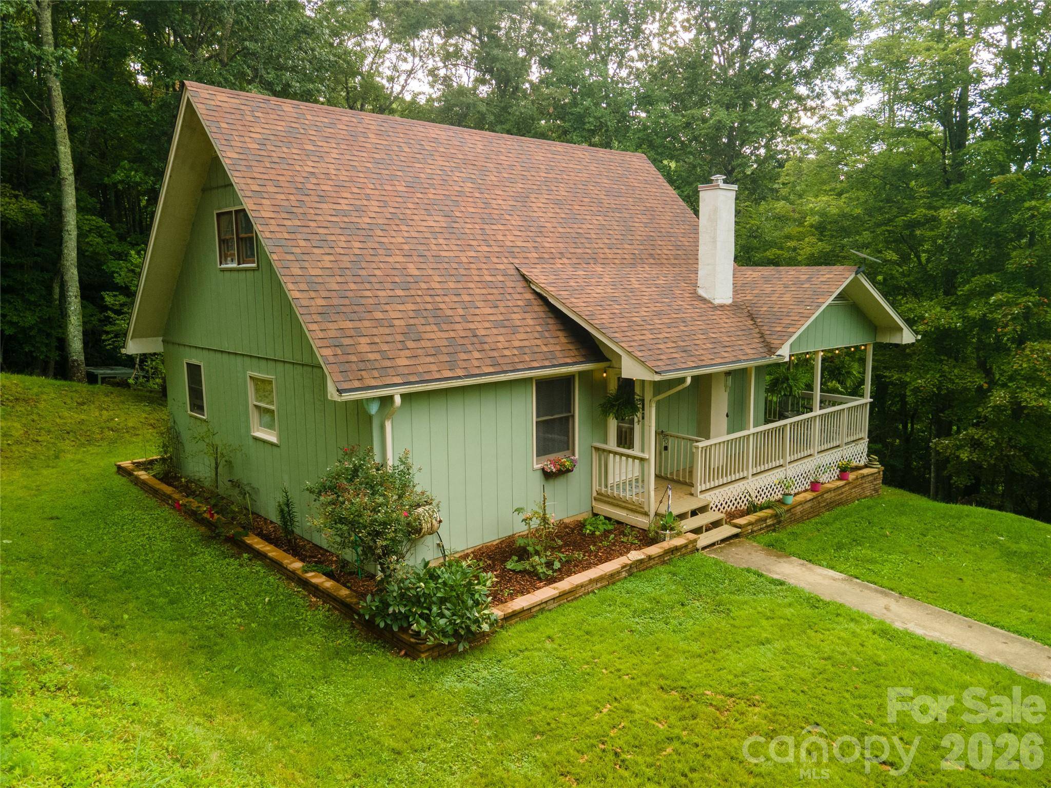 426 Meadowood LN, Burnsville, NC 28714