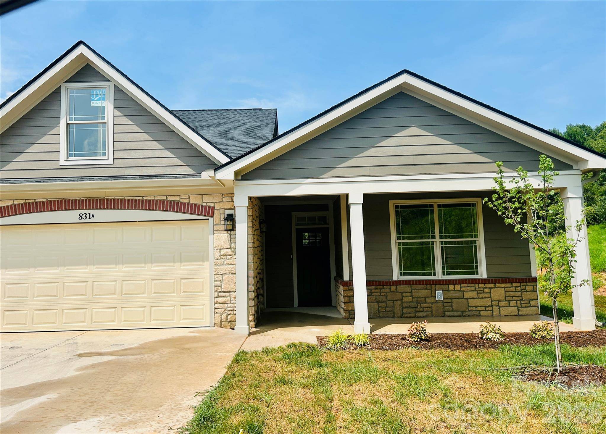 831-A Wynnshire DR, Hickory, NC 28601
