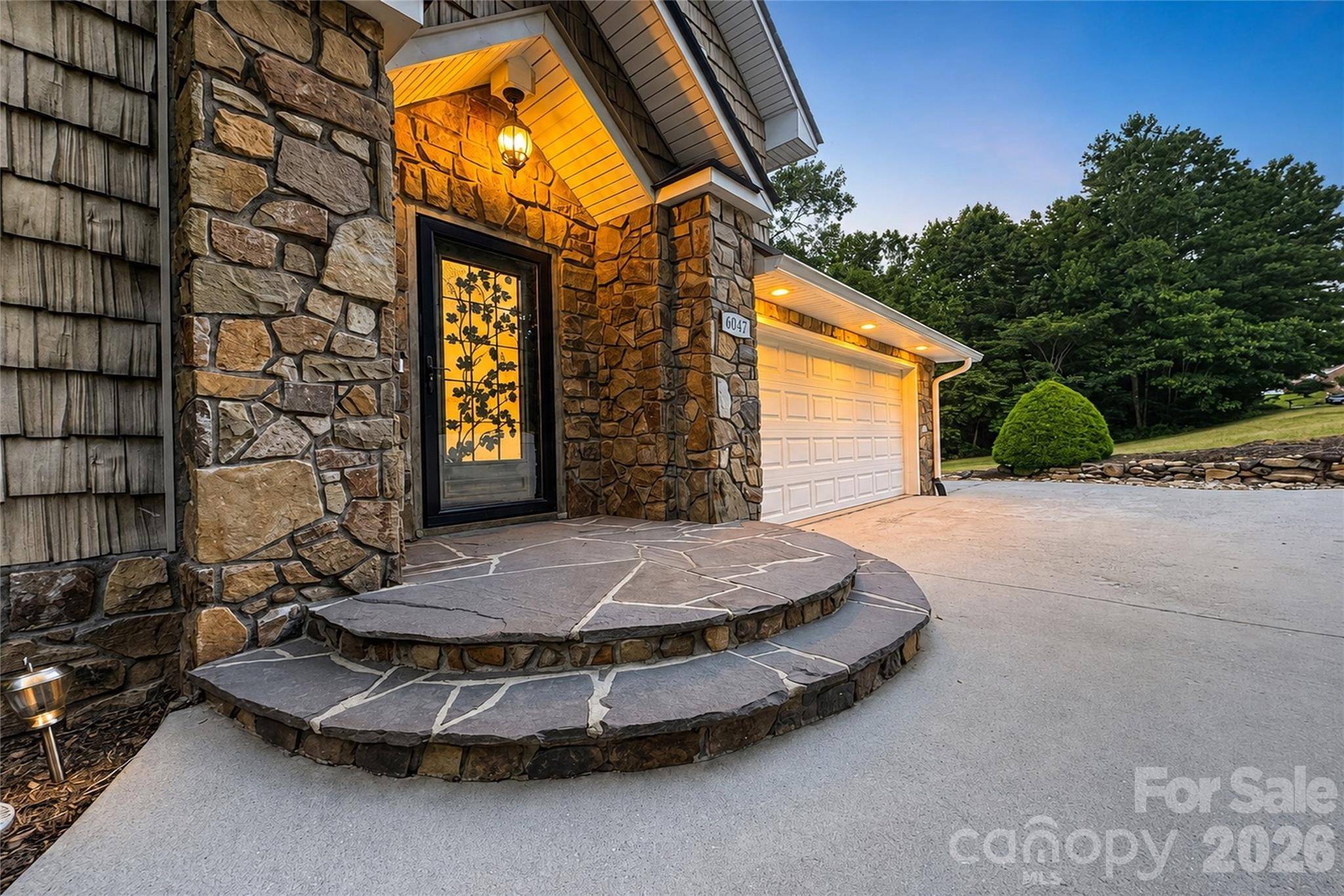 6047 Chaucer LN, Granite Falls, NC 28630