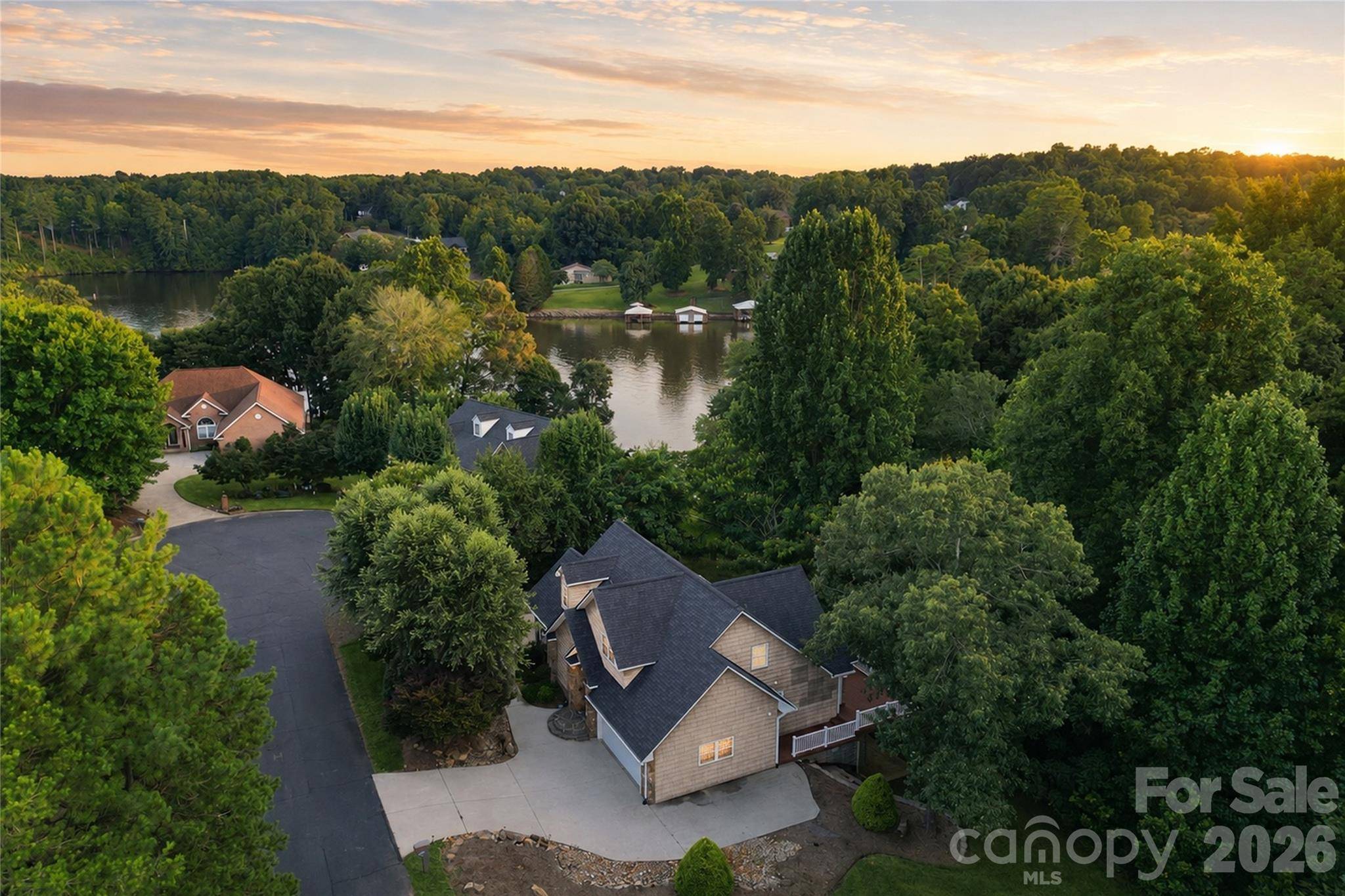 6047 Chaucer LN, Granite Falls, NC 28630