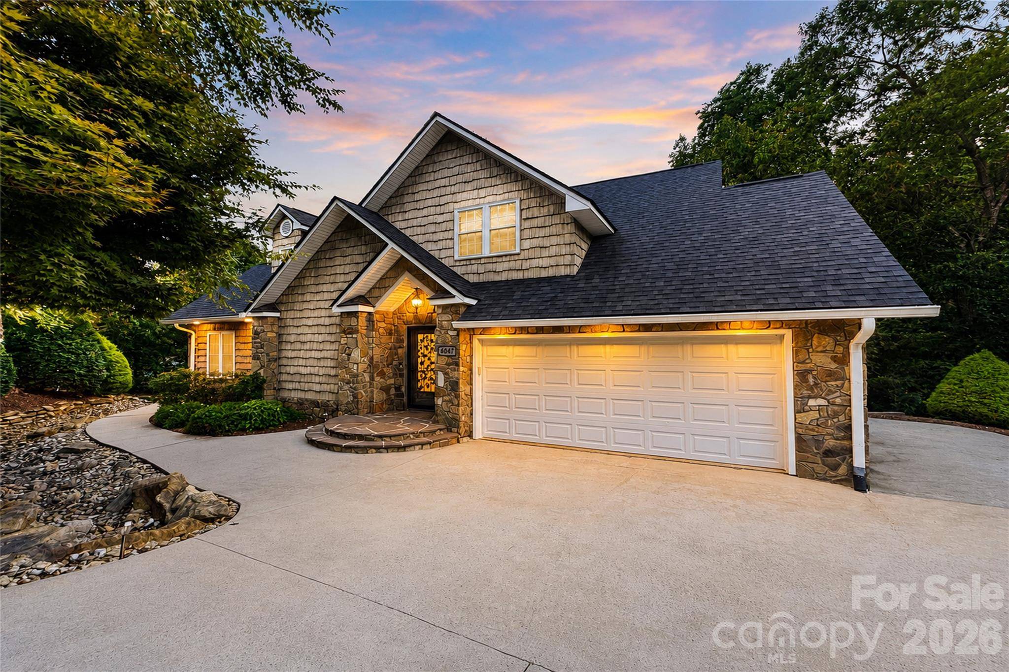 6047 Chaucer LN, Granite Falls, NC 28630