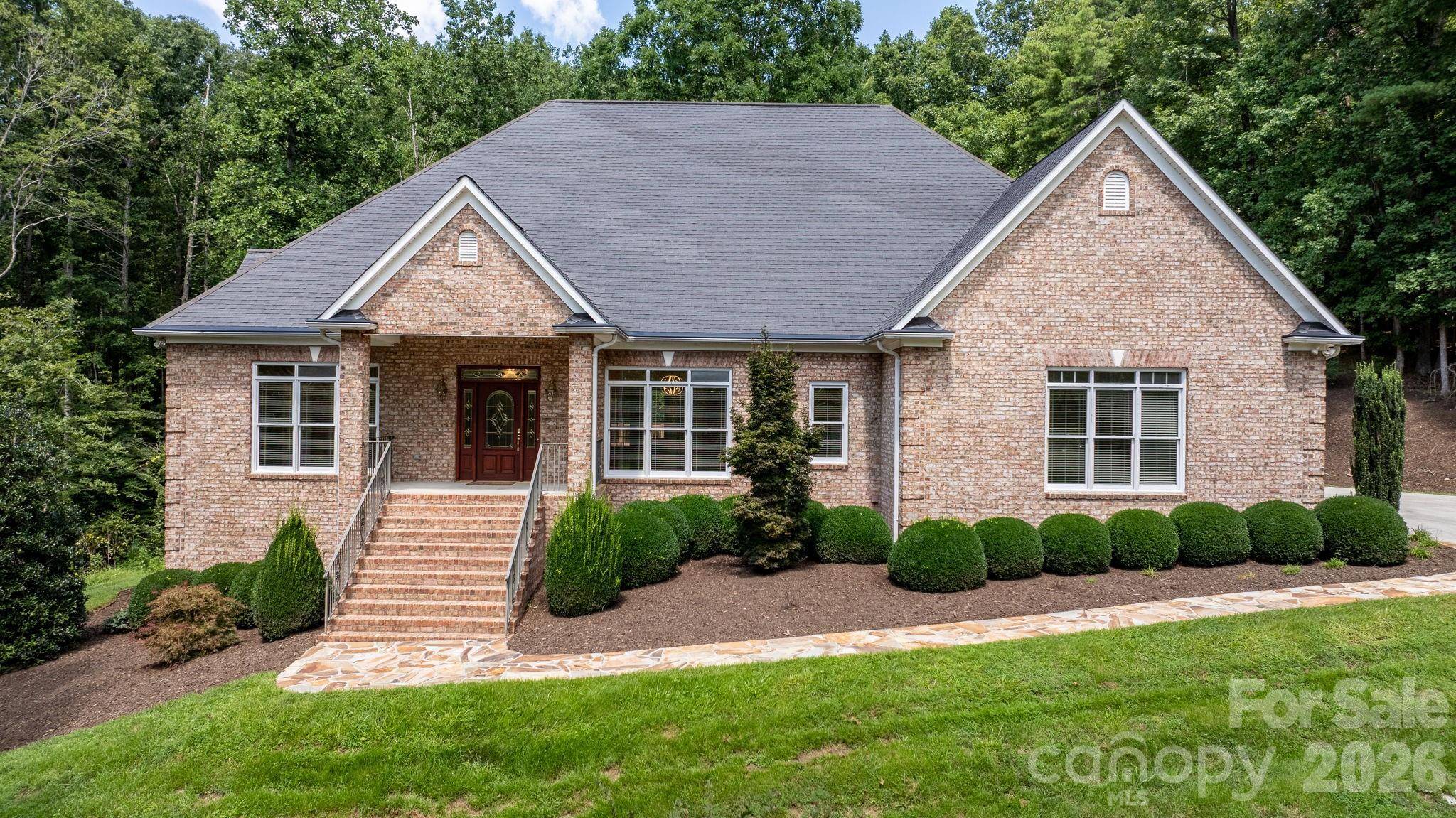 2752 Brittany DR, Lenoir, NC 28645