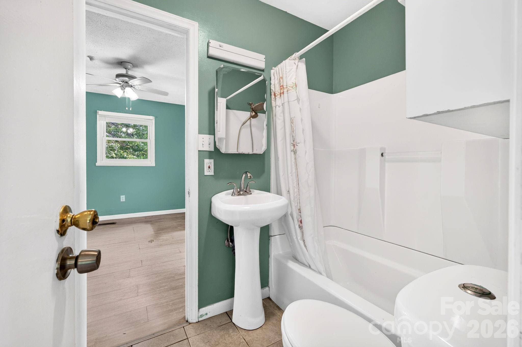 483 Caribou RD, Asheville, NC 28803