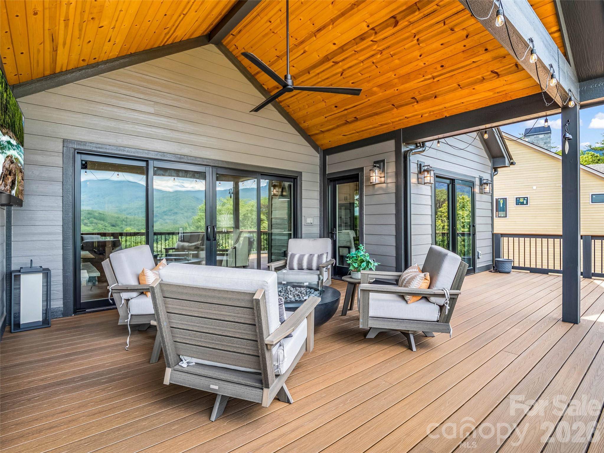 73 Jackson Ridge LN, Mill Spring, NC 28756