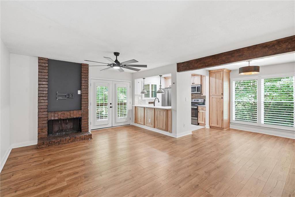 8346 NW Barrybrooke DR, Kansas City, MO 64151