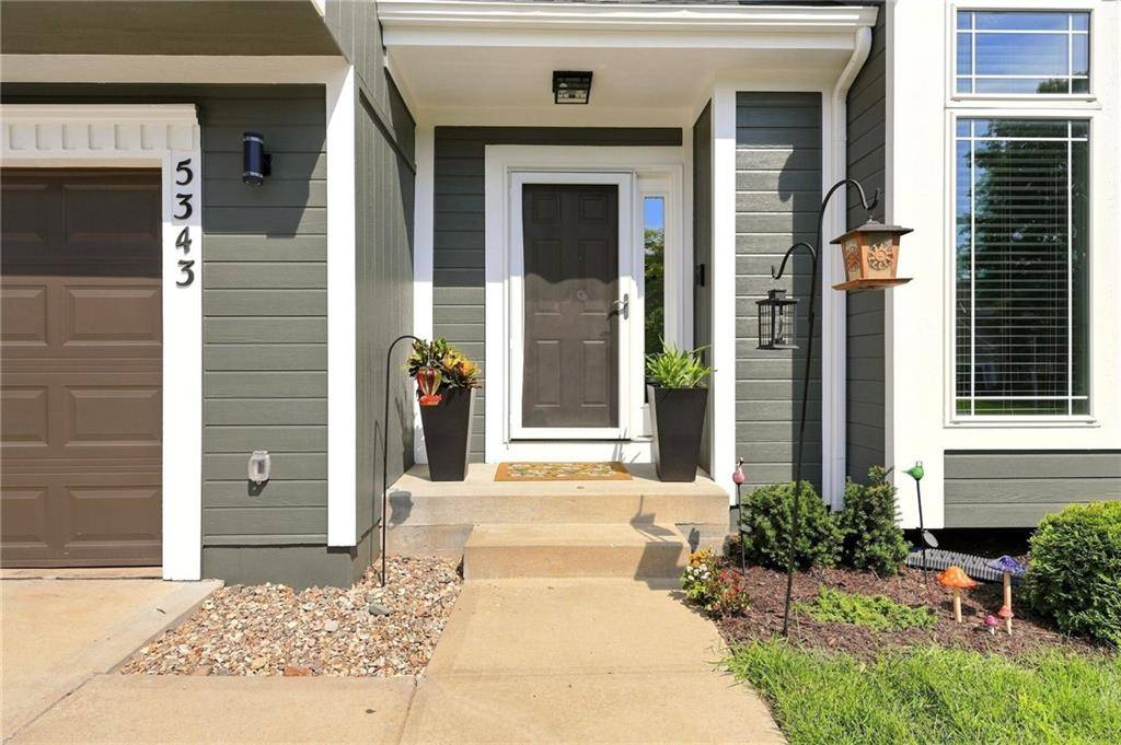 5343 Kenton ST, Shawnee, KS 66226