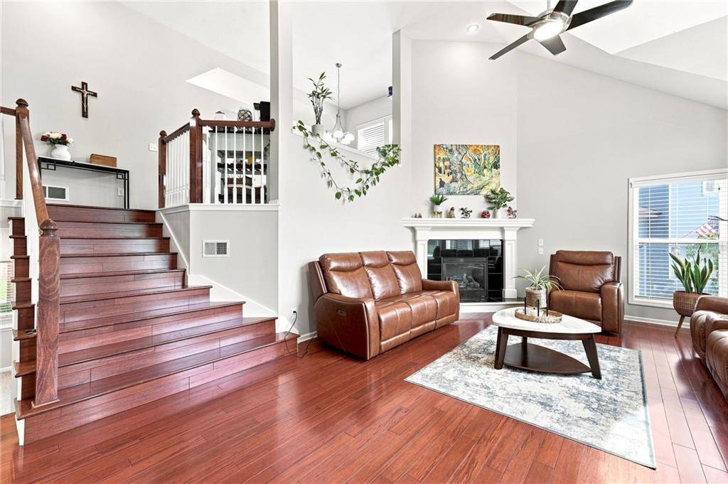 5343 Kenton ST, Shawnee, KS 66226