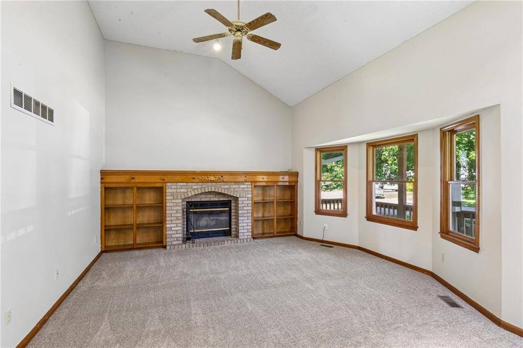 412 SE HAMILTON CT, Blue Springs, MO 64014