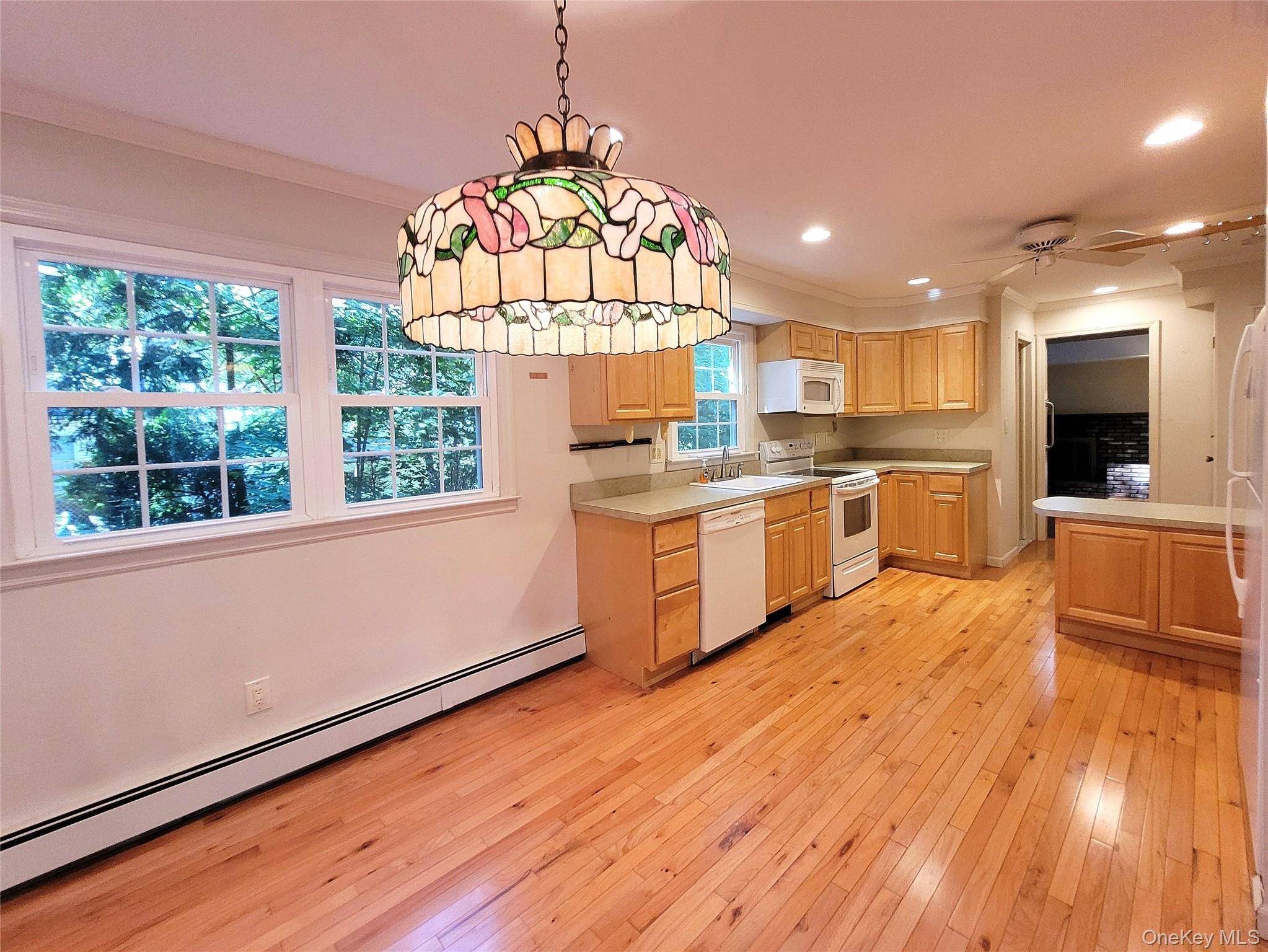 5 Pan CT, South Huntington, NY 11746