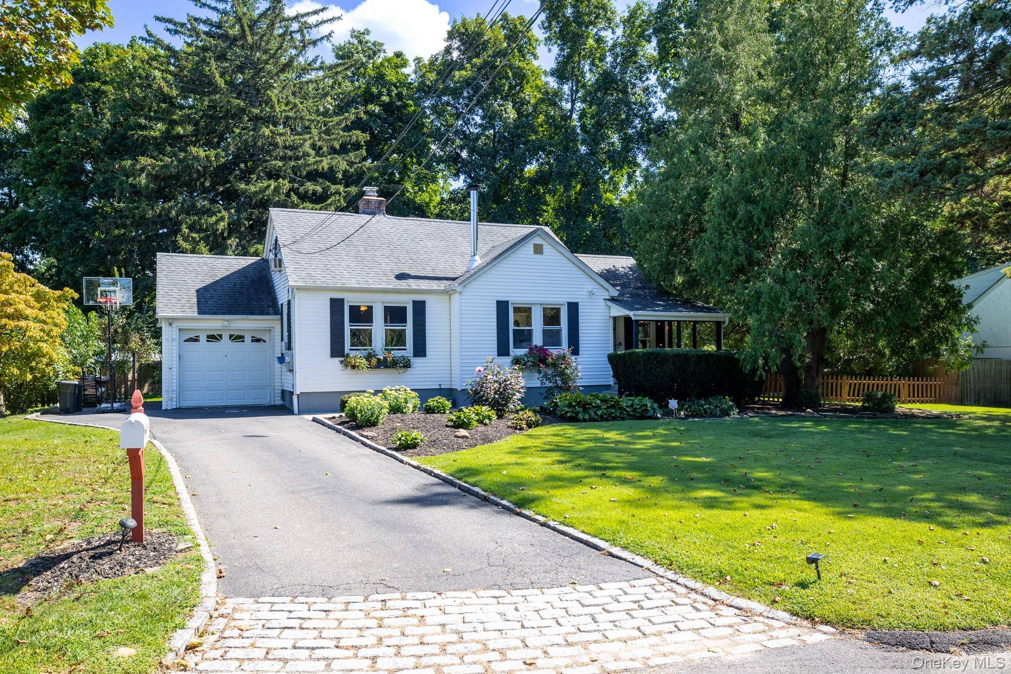 12 Ingersoll ST, Huntington Station, NY 11746