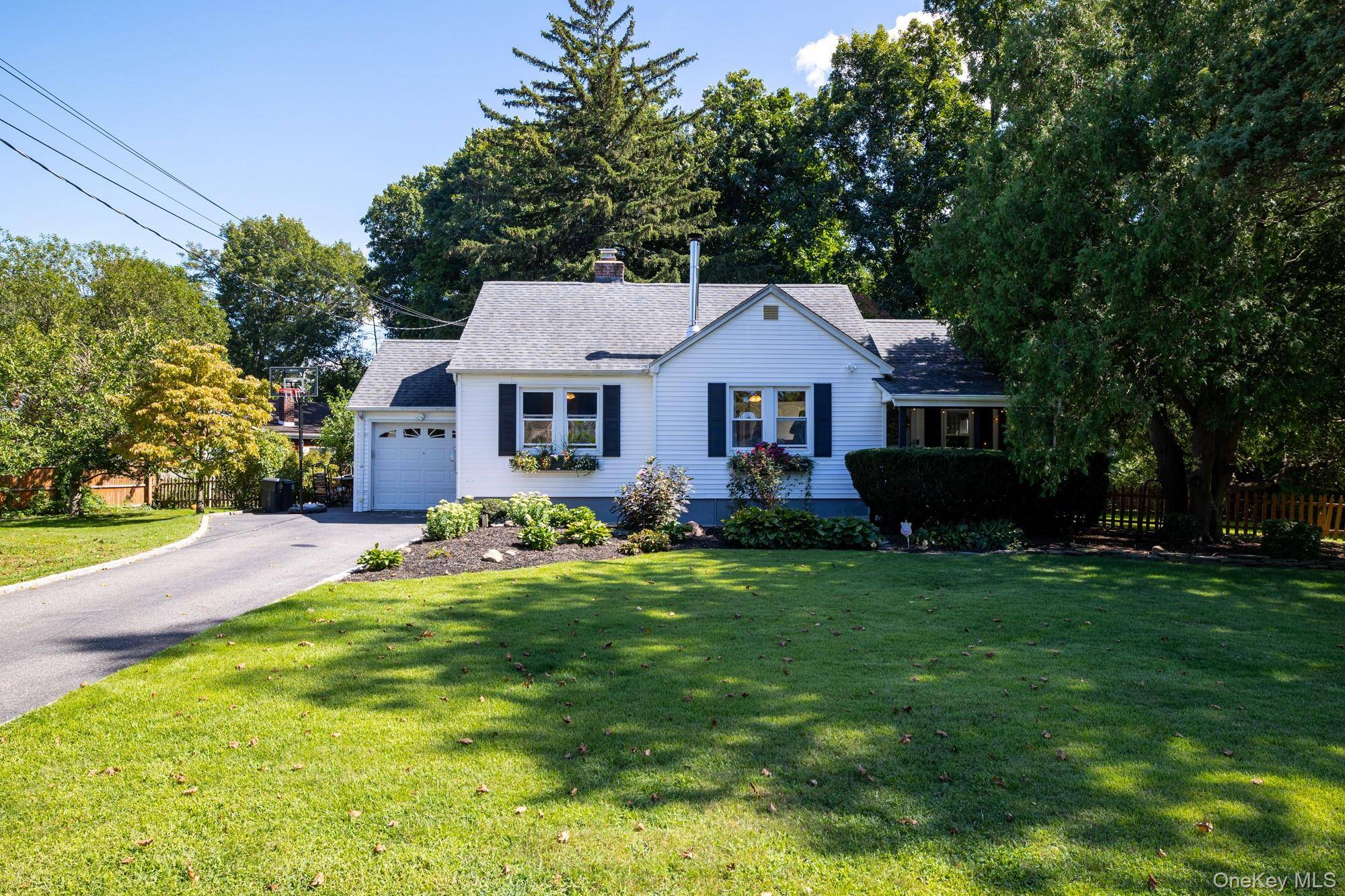 12 Ingersoll ST, Huntington Station, NY 11746