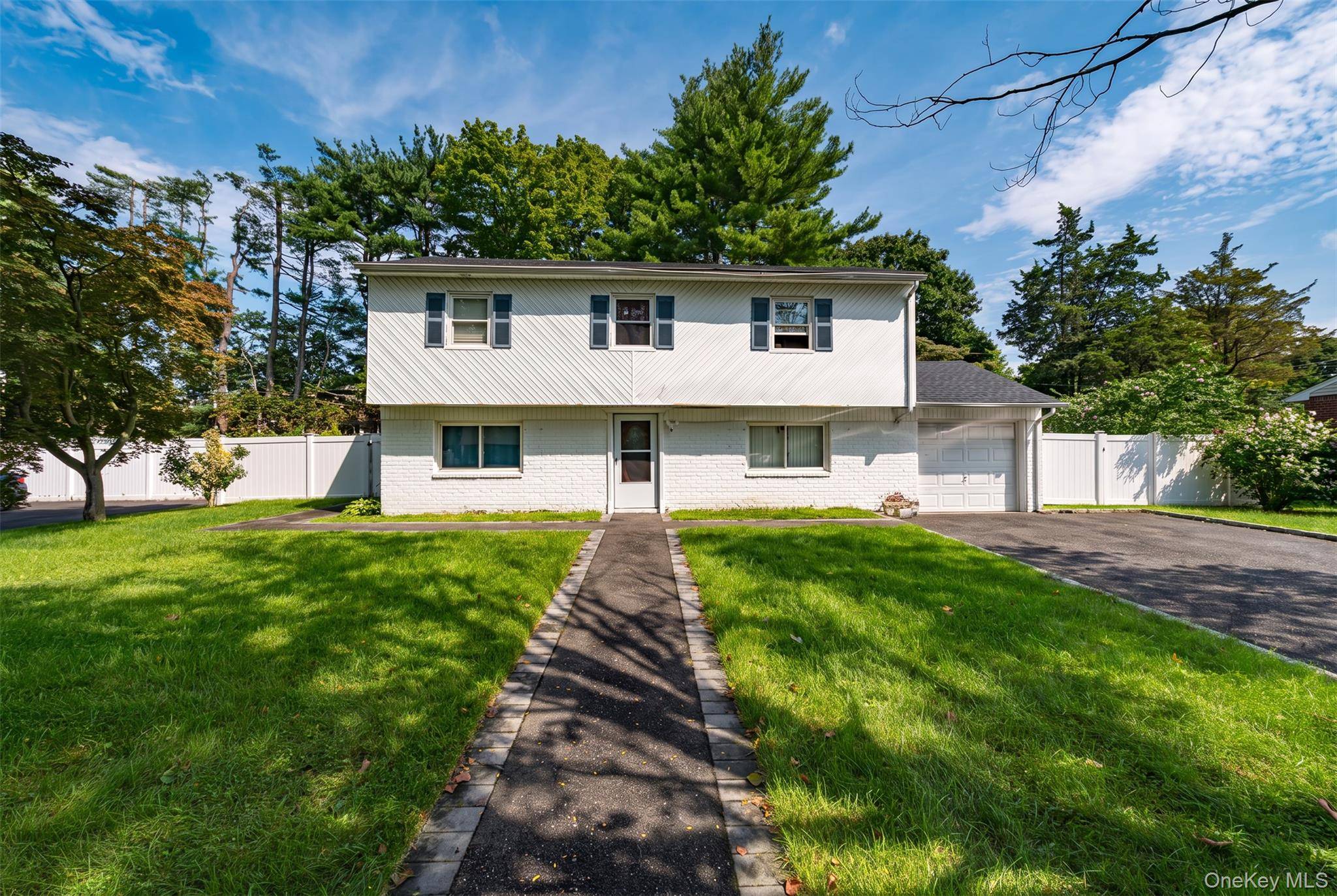 19 South LN, Huntington, NY 11743
