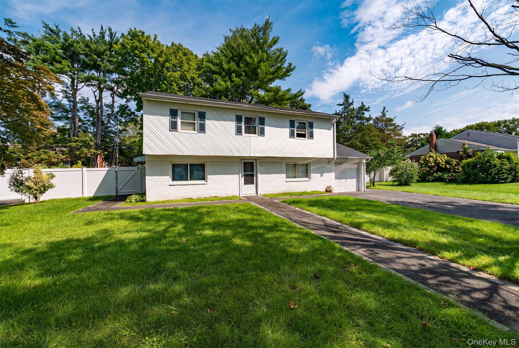 19 South LN, Huntington, NY 11743