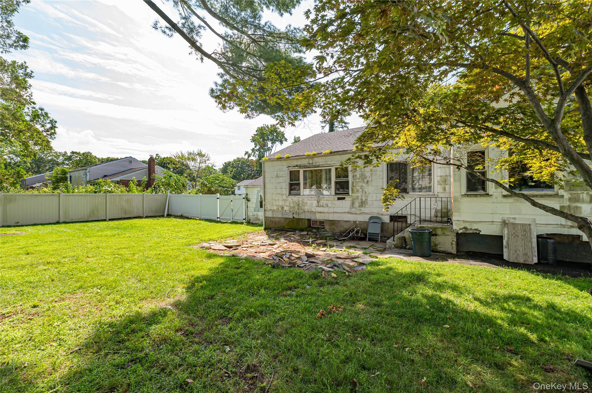 19 South LN, Huntington, NY 11743
