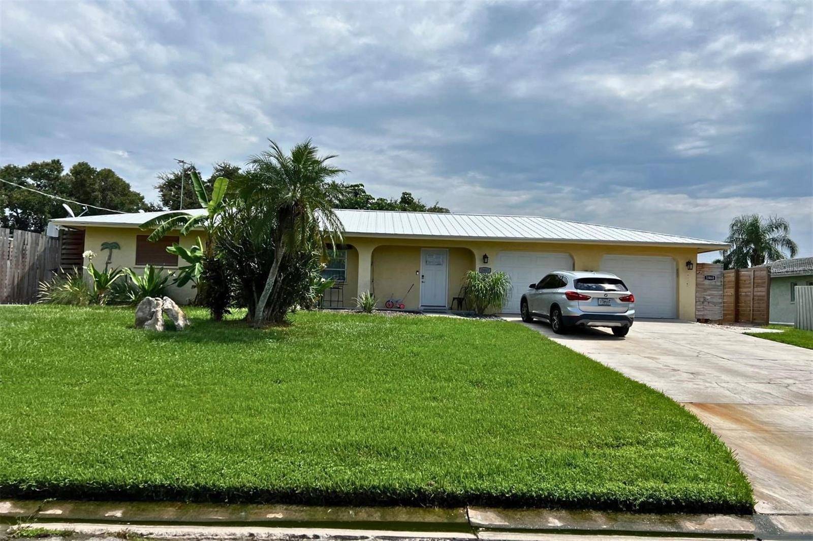 1860 SOUTHPOINTE DR, Sarasota, FL 34231