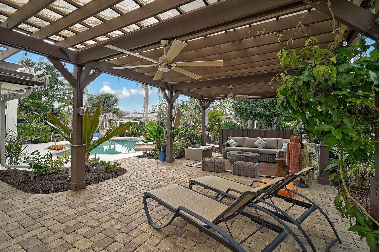4508 WOODSIDE RD, Sarasota, FL 34242