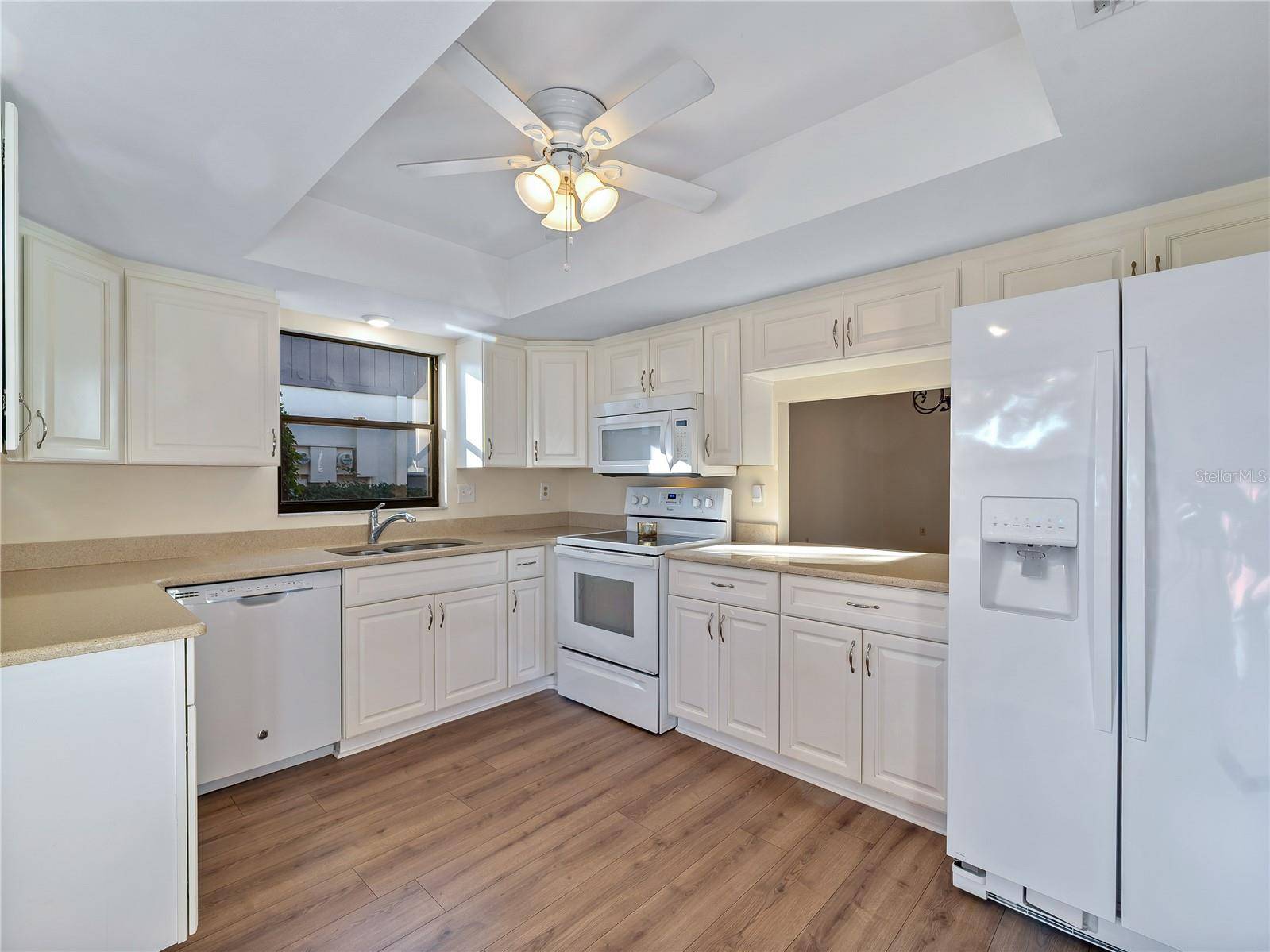 365 OAK HILL WAY #32, Sarasota, FL 34232