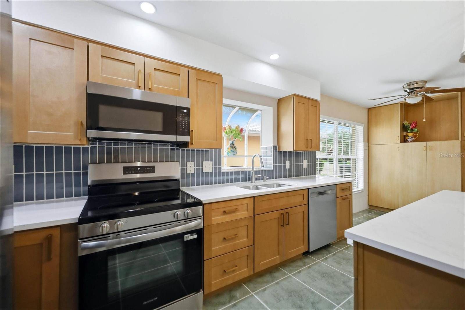 4738 DUNDEE DR, Bradenton, FL 34210
