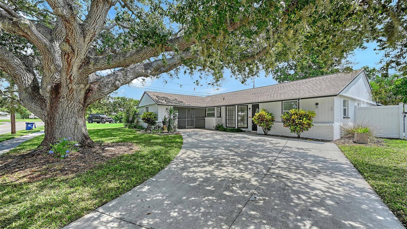 6711 S LOCKWOOD RIDGE RD, Sarasota, FL 34231