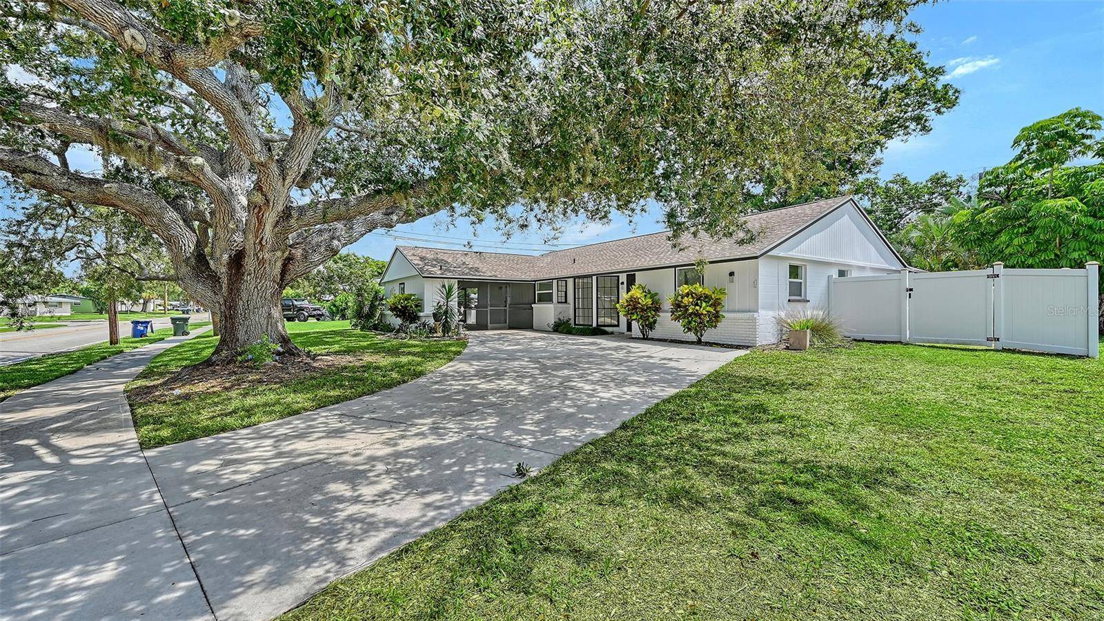 6711 S LOCKWOOD RIDGE RD, Sarasota, FL 34231