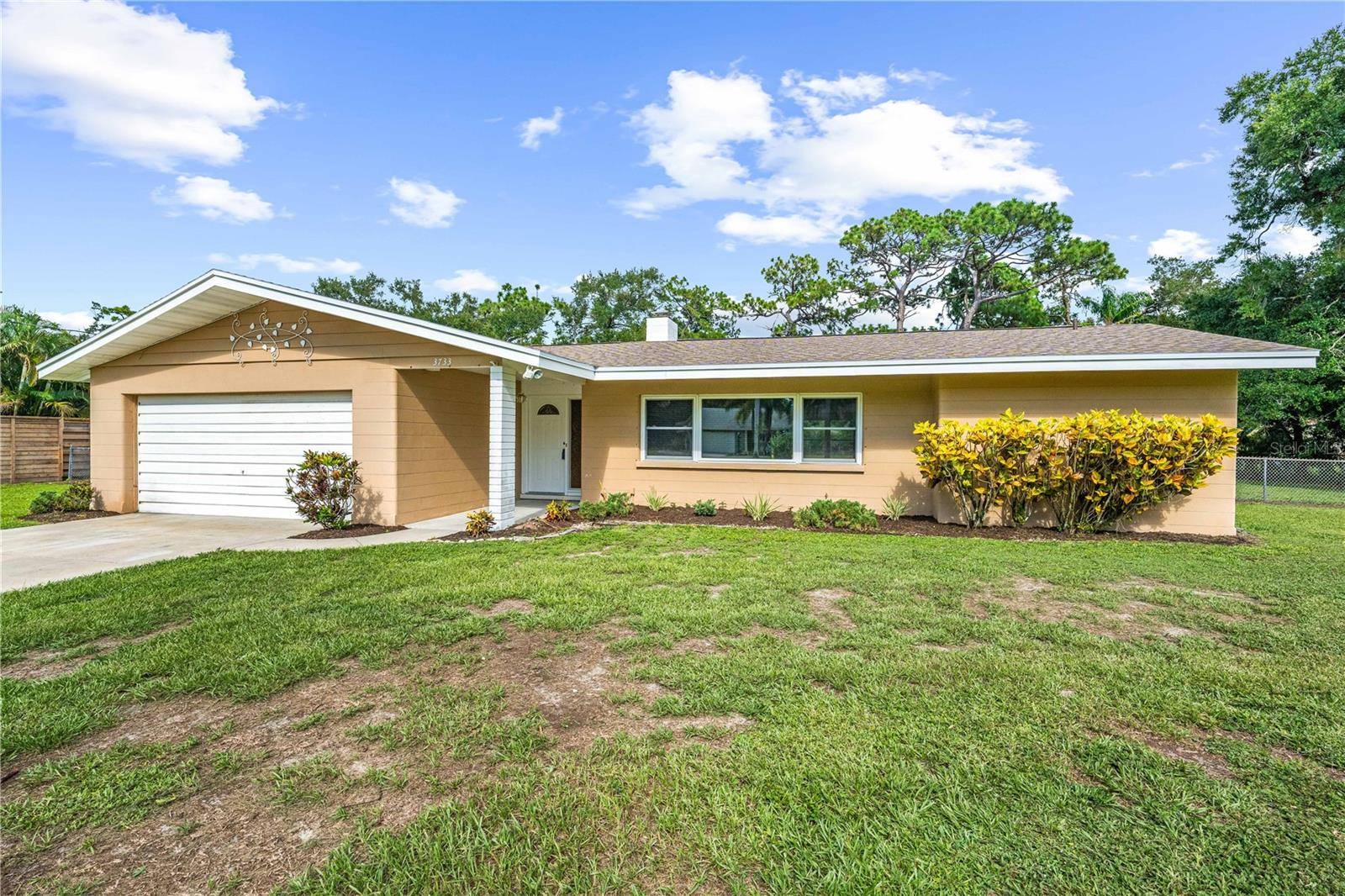 3733 MALEC CIR, Sarasota, FL 34233