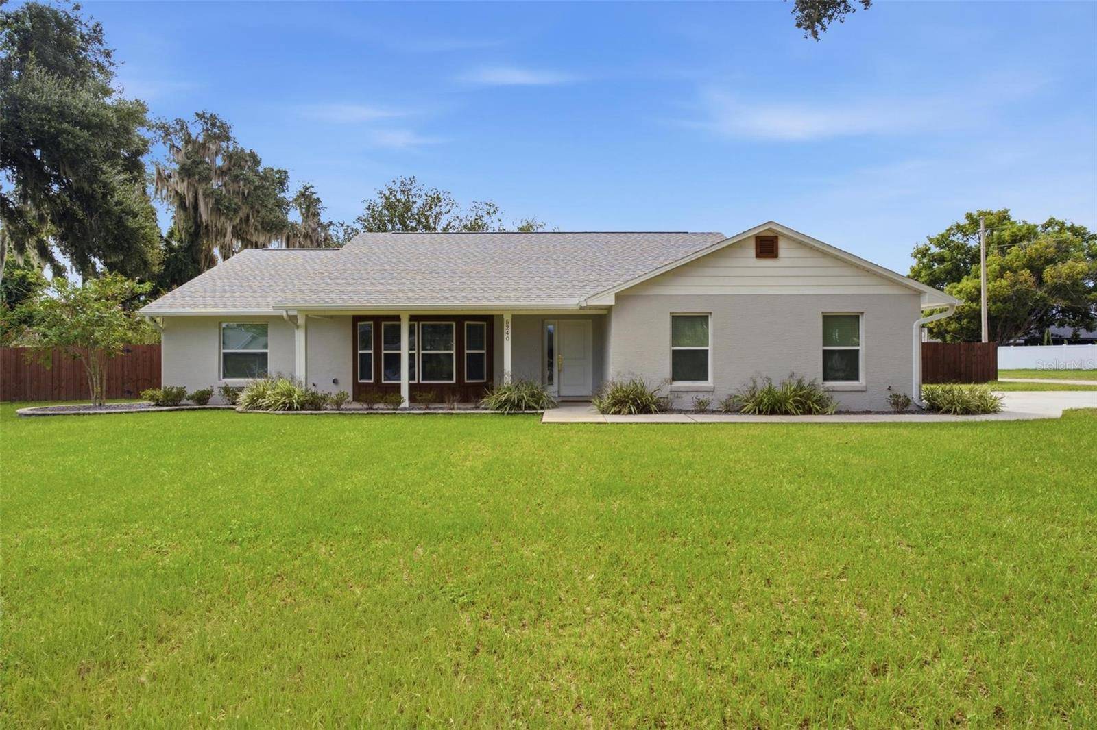 5240 ROYAL OAK DR, Fruitland Park, FL 34731