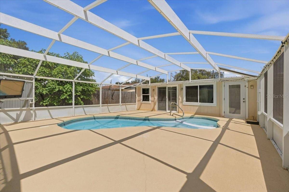 122 W COLLINS ST, Lakeland, FL 33805
