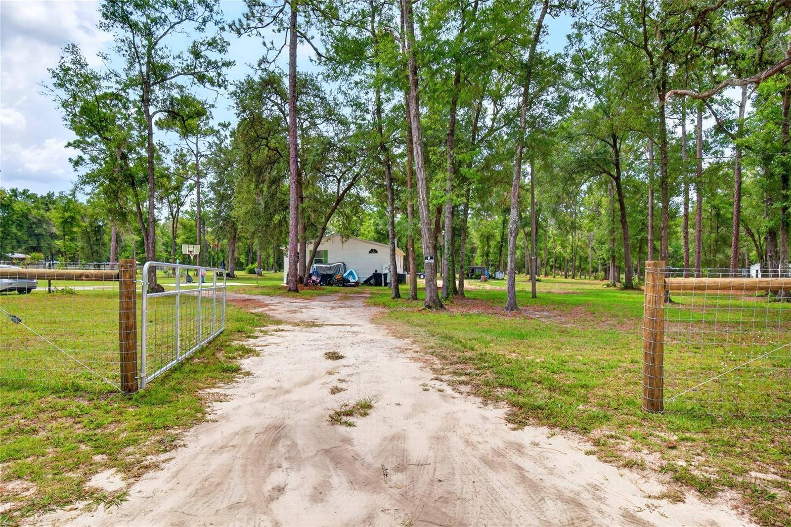 10890 NE 102ND PL, Archer, FL 32618